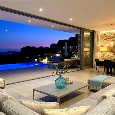 别墅 With 5 Bedrooms In With Pool