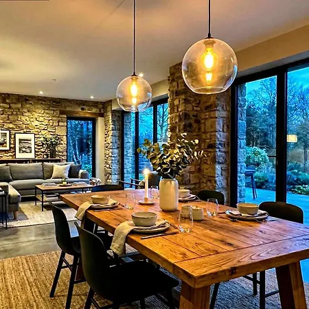 With 5 Bedrooms In With Pool 别墅 迈洛波塔斯